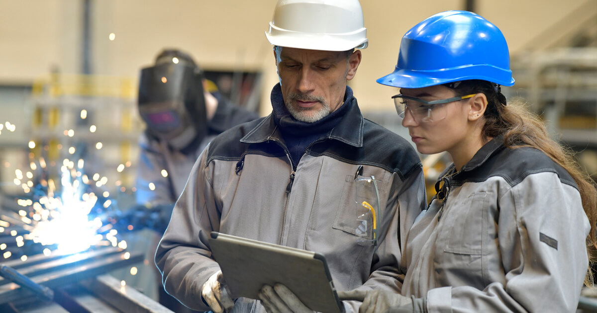 Cómo mejorar la incorporación de empleados en el sector manufacturero